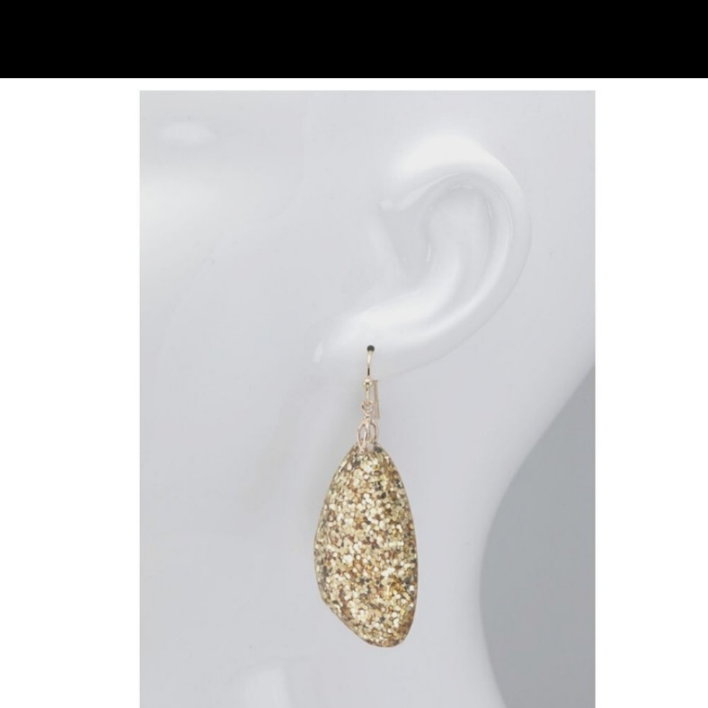 🌟🌟Sparkling Gold-Color Earrings🌟🌟